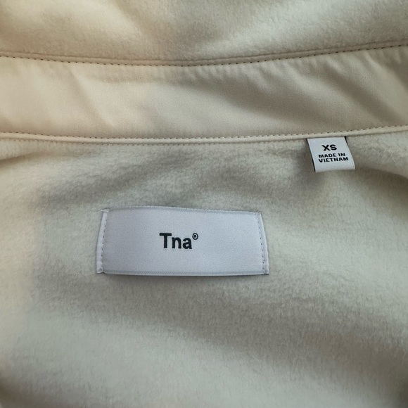 Aritzia oversized button down - Picture 2 of 3